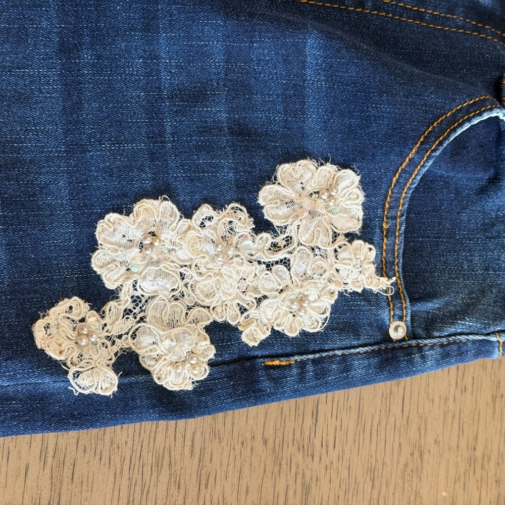 SHEIN jeans with hand sewn lace appliqué size small 4 - Picture 4 of 7